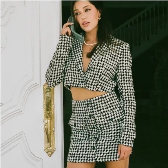 Wayf Dresses & Skirts - houndstooth mini skirt ( Like New)